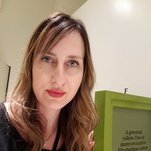 Meet your Posher, Einat